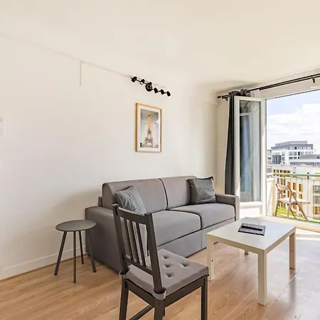 Southern Paris - Near Metro Line 4 *